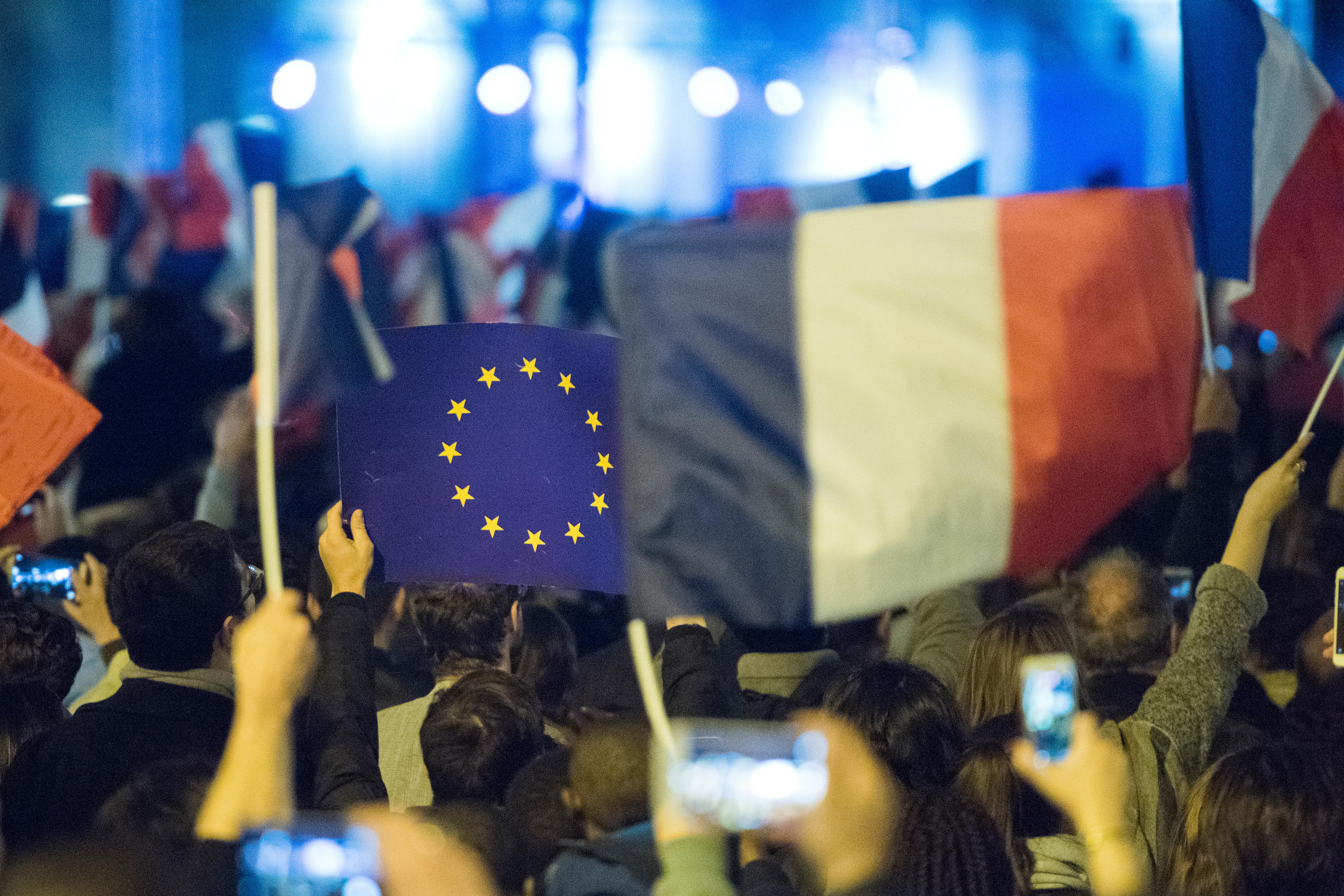 Investors pour nearly €200bn of orders into EU dual trancher