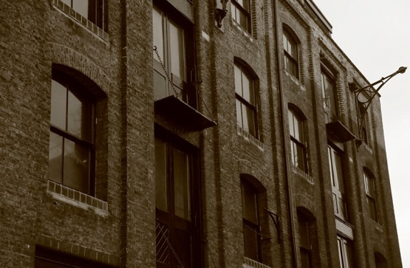 London_warehouses_Alamy_575x375_21July21