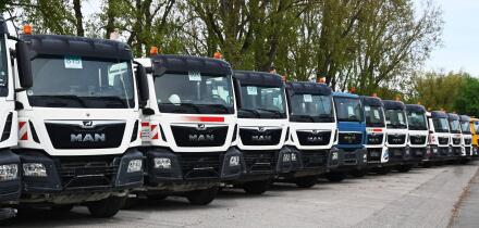 MAN Nutzfahrzeuge, gebrauchte M.A.N. LKW bei einem Nutzfahrzeughandler in Bayern. Im Jahr 2024 setzten die Marken der Traton Group, MAN, Scania, Volkswagen Truck and Bus, International Motors und Neoplan insgesamt rund 334000 Fahrzeuge ab. Das Angebot umf