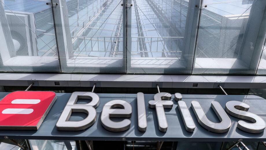 Entree principale de l'immeuble administratif Belfius place Rogier - Siege social | Belfius bank social seat on the Place Rogier