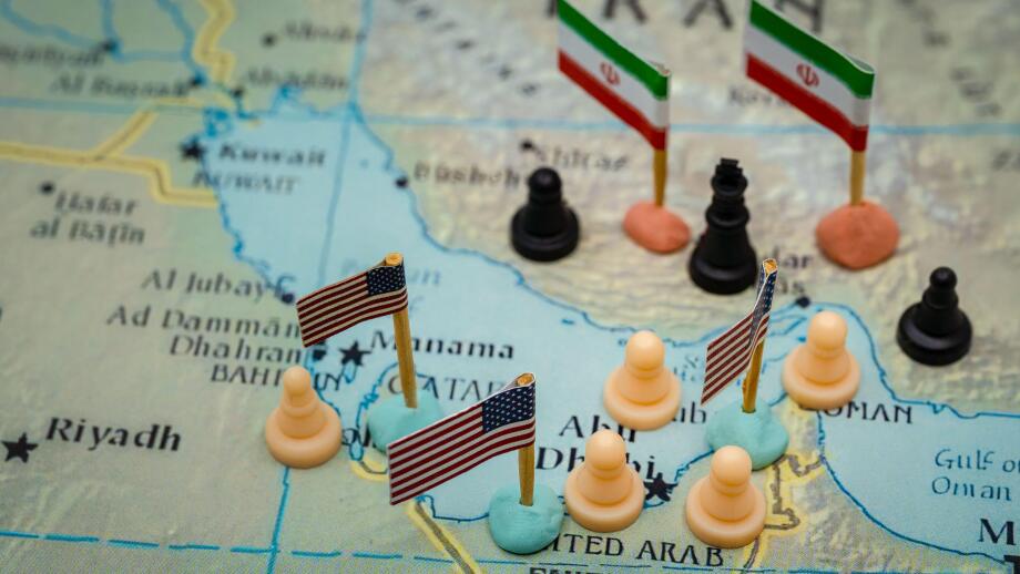 Geopolitical conflict between Iran and the USA for oil control