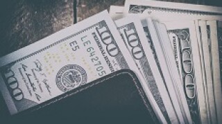 Dollar_wallet_Fotolia_230x150