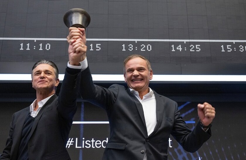 Frankfurt, Germany. 29 September 2022, Hesse, Frankfurt/Main: Oliver Blume (r), Chairman of the Board of Management of Volkswagen AG and Porsche AG, and Lutz Meschke, Deputy Chairman of the Board of Management and Member of the Board of Management for Fin