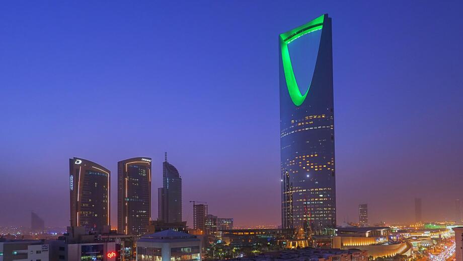 kingdom tower riyadh the landmark building of the saudi capital