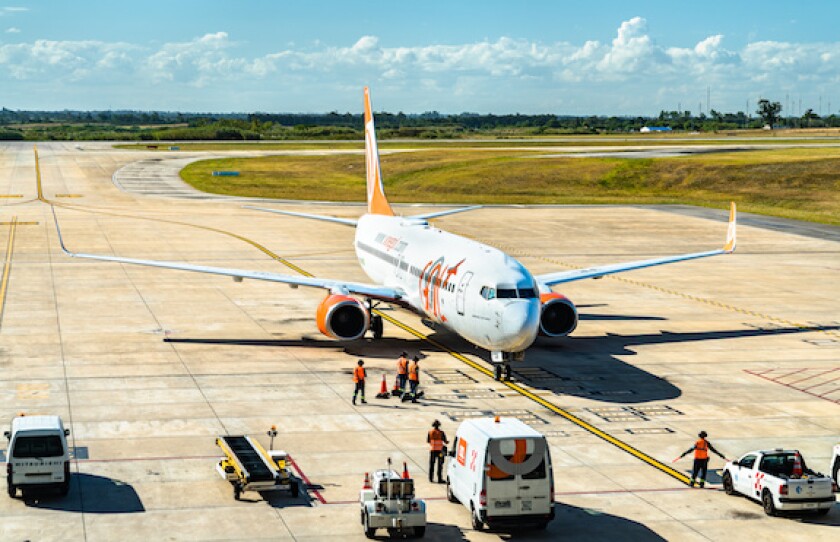 Gol, airline, Montevideo, airport, Uruguay, Brazil, LatAm, plane, 575