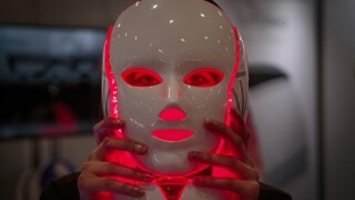 ledmask-alamy-090925.jpg