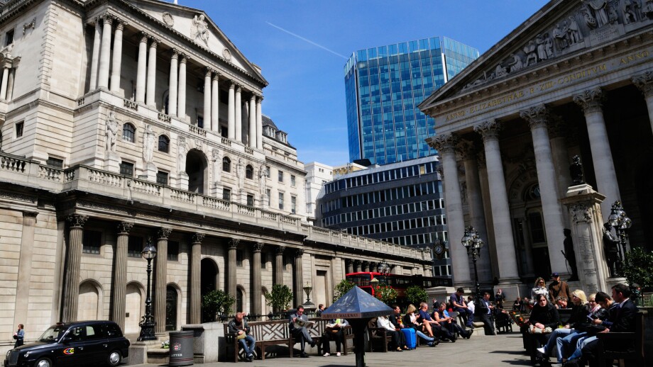 People eating lunch outside The Bank of England and The Royal Exchange, Threadneedle Street, London, England, UK