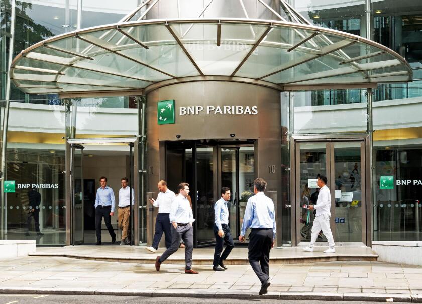 BNP Paribas Headquarters in the City of Westminster, London. One of the largest Eurozone banks. Credit: Stephen Bell/Alamy
