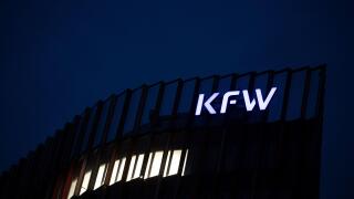 PRODUCTION - 20 October 2021, Hessen, Frankfurt/Main: A light is burning at the Kreditanstalt fur Wiederaufbau (KFW) under its logo. The coalition negotiations to form a government after the Bundestag elections begin today. Photo: Sebastian Gollnow/dpa