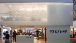 Union Investment DZ Bank Hyp bei der 24. Internationale Fachmesse fur Immobilien und Investitionen Expo Real am 5.10.2022 in Munchen. Seit 1998 findet die Fachmesse fur Immobilien und Investitionen jahrlich im Oktober in der bayerischen Landeshauptstadt M