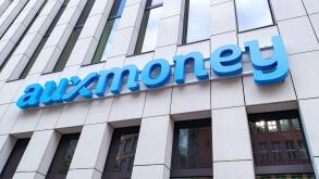 Dusseldorf 02.07.2024 Logo Schriftzug Leuchtreklame Auxmoney Finanzdienstleister Kreditgeber Verschuldung online Internet Kredit Kredite Kreditvergabe Schulden Dispo Uberschuldung Dusseldorf Nordrhein-Westfalen Deutschland *** Dusseldorf 02 07 2024 Logo l