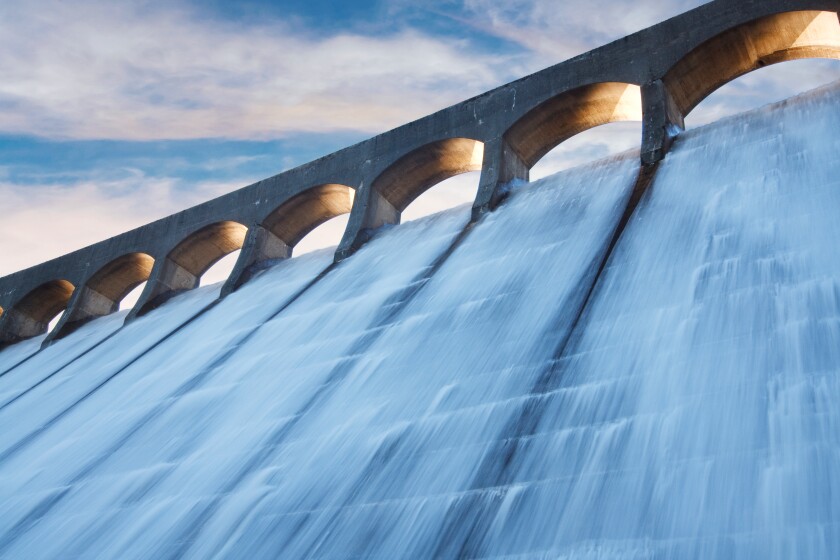 Clatteringshaws dam