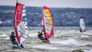 Windsurfers on the stormy Lake Starnberg [automated translation]
