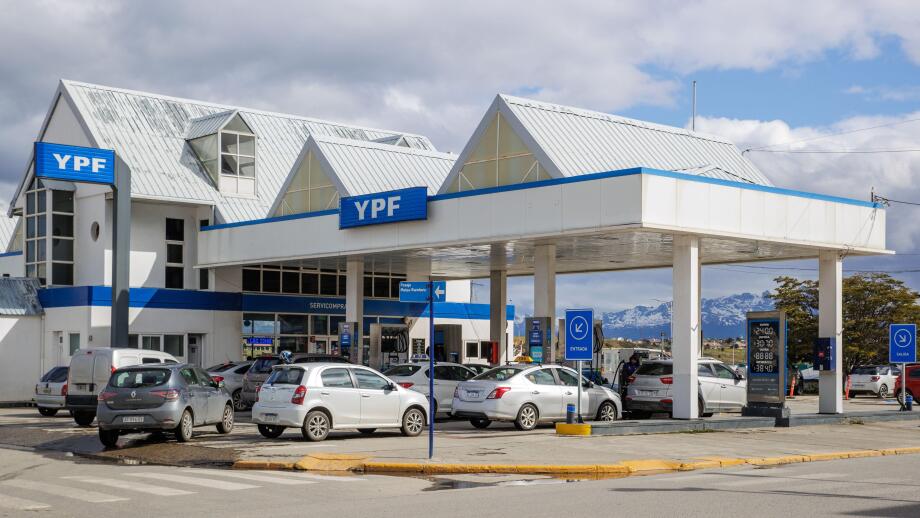 Motor vehicles refuel at a gas station, YPF, in Ushuaia, Argentina on Wednesday, November 15, 2023. Photo: David Rowland / One-Image.com