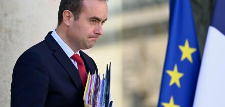 Julien Mattia / Le Pictorium - 
At the end of the Council of Ministers meeting on September 27, 2023. - 
27/09/2023  -  France / Ile-de-France (region) / Paris  -  The Minister of the Armed Forces, Sebastien Lecornu in Exit of the Council of Ministers, at