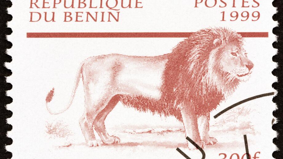 BENIN - CIRCA 1999: A stamp printed in Benin from the "Mammals" issue shows Lion (Panthera leo), circa 1999.