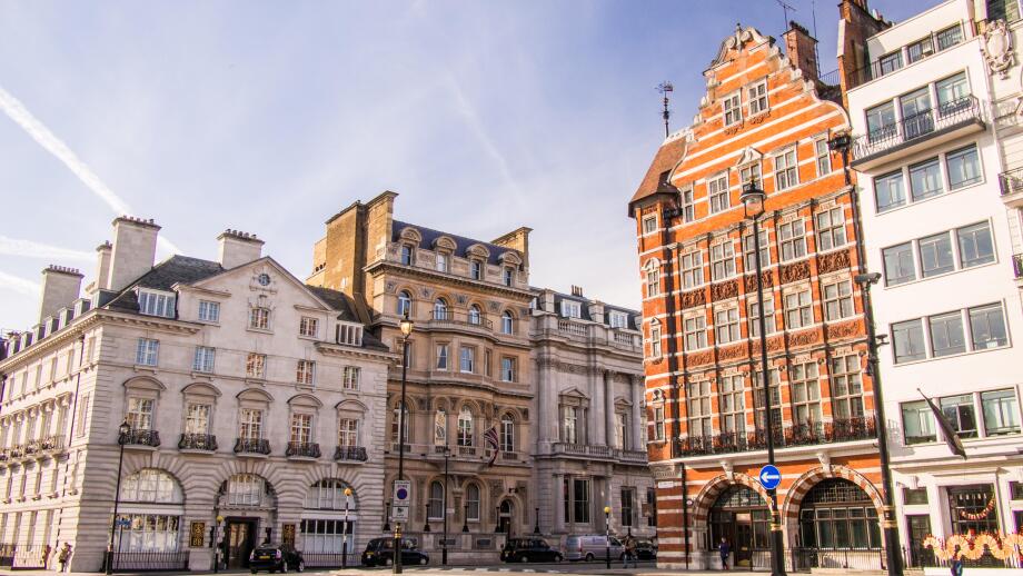 Corner of Pall Mall & St James's Street, London.