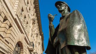 Sherlock Holmes statue outside Baker Street underground station, London, UK