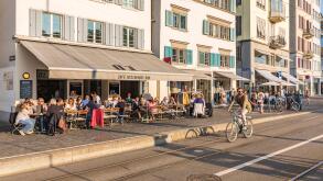 Switzerland, Canton of Zurich, Old Town, Limmatquai, Cafe Restaurant Bar 01, cyclists