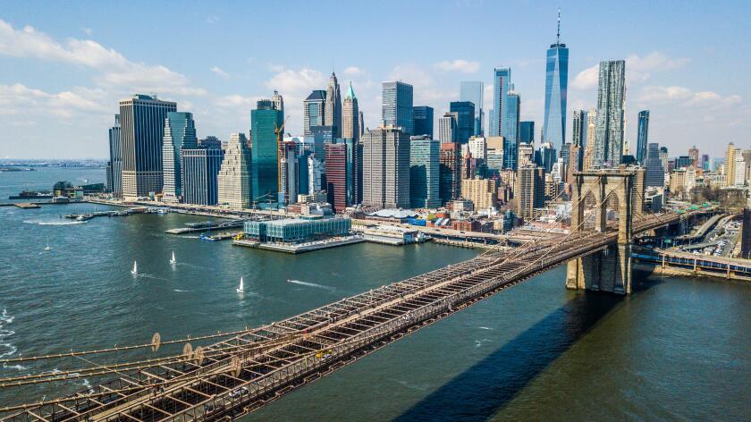 The Brooklyn Bridge and downtown Manhattan Skyline, New York City, USA