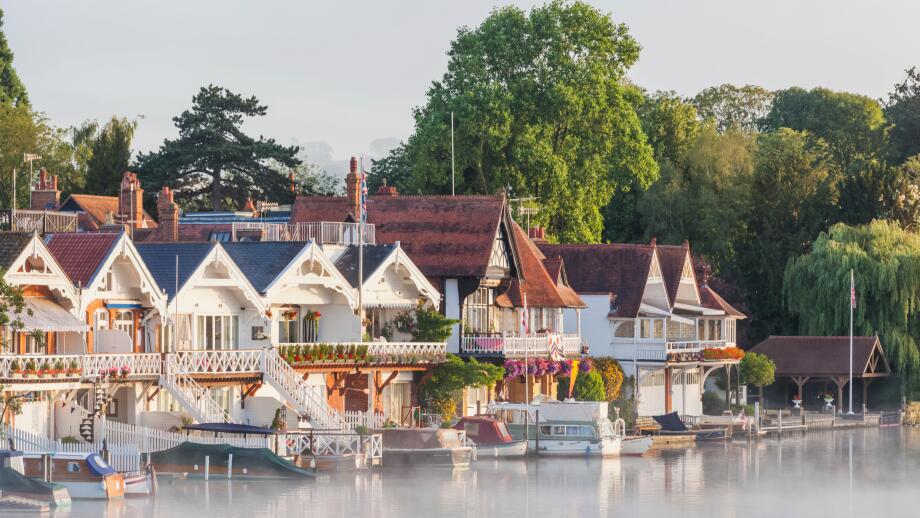 England, Oxfordshire, Henley-on-Thames, Boathouses and River Thames