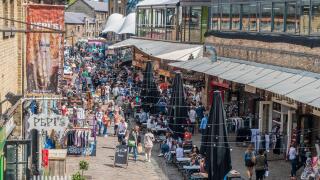 Busy Camden Market Clothes Stalls Coffee Shops Camden London UK