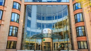 BNP Paribas London from Alamy 1May24 575x375