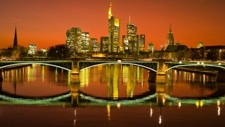 Sunset, Ignatz Bubis Bridge and the Frankfurt skyline, Frankfurt, Hesse, Germany, Europe