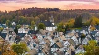 Freudenberg, Siegen-Wittgenstein, North Rhine-Westphalia, Germany. Typical timber-framed houses in the historical 'Alter Flecken' old town.
