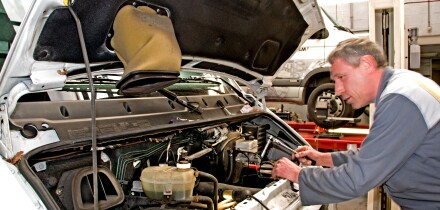 Netherlands automobiles cars garage motor engine repair reparation repairer mechanic serviceman maintenance upkeep servicing