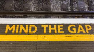 Mind the gap sign