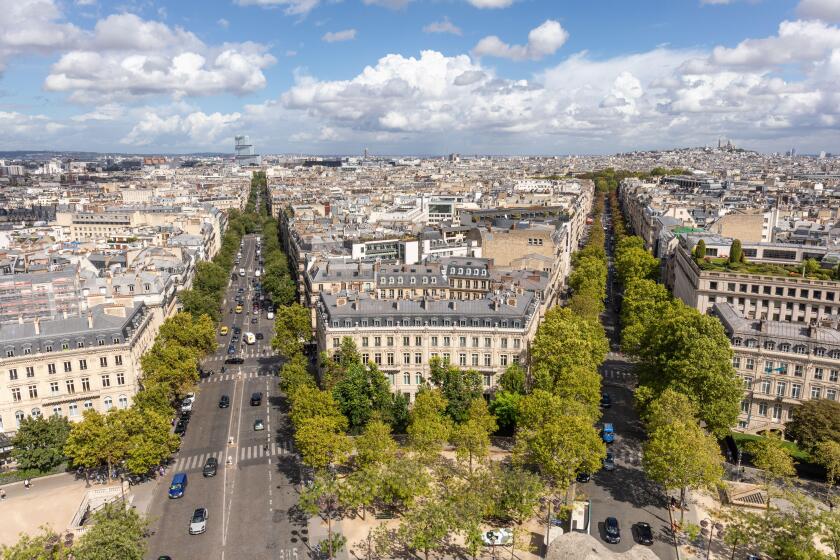 Paris_alamy_28Apr23