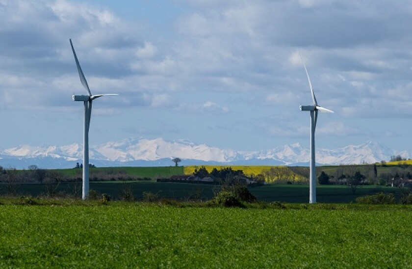Following the bad weather that took place last week between Aude and Haute-Garonne counties, a wind turbine blade was torn apart by the wind on April 2. Located between the municipalities of Saint-Felix-Lauragais, Roumens and Montegut-Lauragais (France),