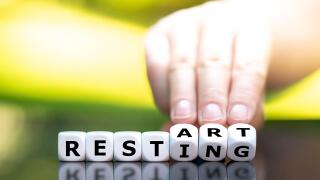 Symbol for the end of the quarantine period. Hand turns dice and changes the word "resting" to "restart".