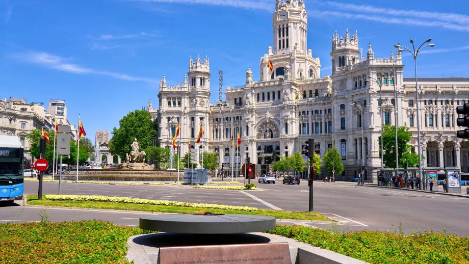 Llama permanente, Permanent flame, Madrid City Council, Cibeles square,  Madrid, Spain