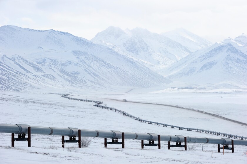 Arctic Alaska oil pipeline from Alamy 11Apr23 575x375