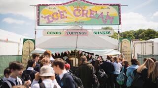 Hay-on-Wye, Wales, UK. 27th May, 2022. General Atmosphere of Hay Festival 2022 in Wales. Credit: Sam Hardwick/Alamy.