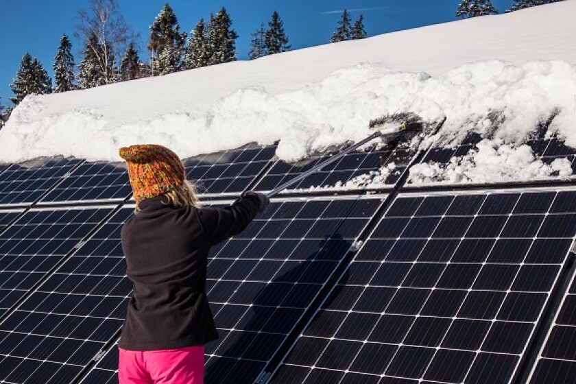 Solar panels snow from Alamy 6Oct22 575x375