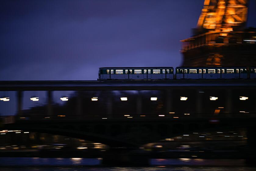 Paris transport train_alamy_12Jan23