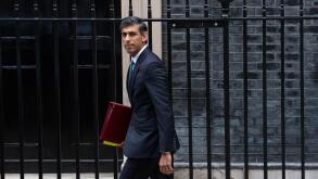 Westminster, London, UK. 26th October, 2022. 10 Downing Street. New PrimeMinster Rishi Sunak leaves number 10 Downing Street for his first PMQs at the House of Commons. Credit: Maureen McLen/Alamy Live News
