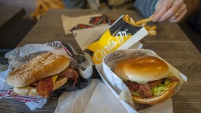 Carl's Jr Burger 575 375