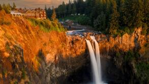 USA, Washington State, Snoqualmie. Snoqualmie Falls evening light.