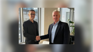 Elisa Polystar outgoing CEO Anssi Okkonen (left) and new CEO Steve Preston (right)