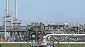 NETHERLANDS, Frisia, natural gas plant of NAM and Gasunie / NIEDERLANDE, Friesland, Forderung und Verarbeitung von Erdgas durch Firmen NAM und Gasunie