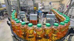 Apple-juice factory, bottling, apple juice