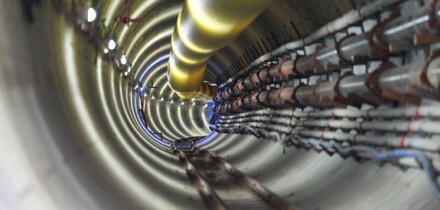 Tennet 5km tunnel under Elbe 2025 from Alamy 30Oct25 575x375.jpg