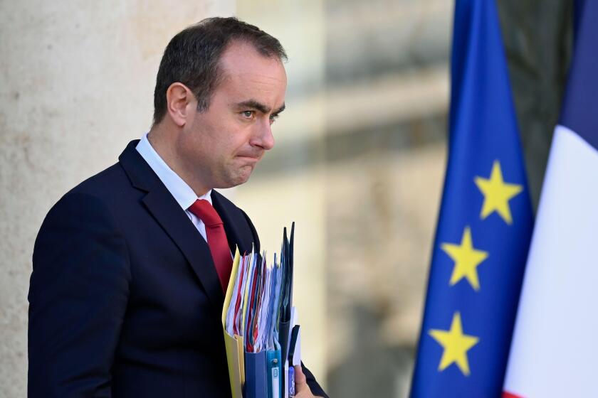 Julien Mattia / Le Pictorium - 
At the end of the Council of Ministers meeting on September 27, 2023. - 
27/09/2023  -  France / Ile-de-France (region) / Paris  -  The Minister of the Armed Forces, Sebastien Lecornu in Exit of the Council of Ministers, at