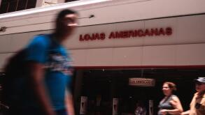 Sao Paulo, Brazil. 18th Jan, 2023. SP - Sao Paulo - 01/18/2023 - SAO PAULO, LOJAS AMERICANAS - People are seen in front of the storefront of the Lojas Americanas chain in the central region of the city of Sao Paulo, this Wednesday (18). The Lojas American