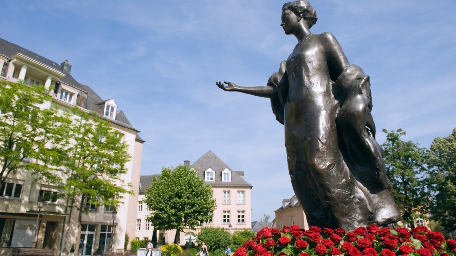 Statue of the Duchess of Luxembourg, Old Town, UNESCO World Heritage Site, Luxembourg City, Grand Duchy of Luxembourg
