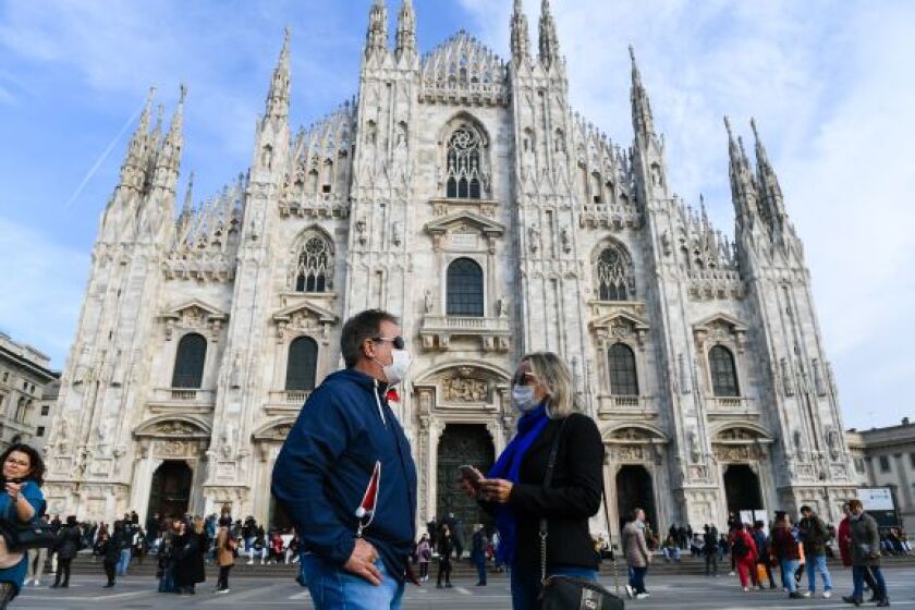 Milan_Duomo_Masks_Coronavirus_27Feb20_PA_575x375